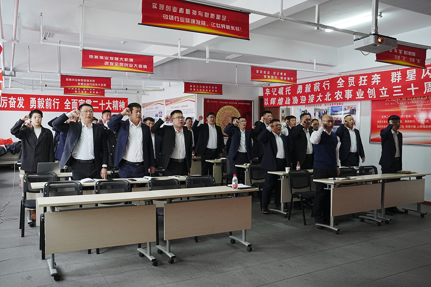 99贵宾会食物集团2023年大行政系统事情会胜利召开！